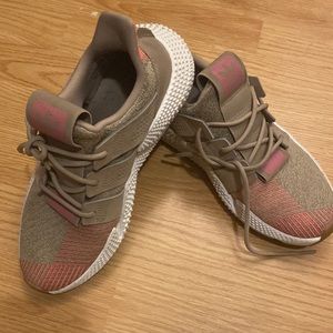 ADIDAS AQ0508 Originals | Khaki with pink details and white soles | youth 6.5